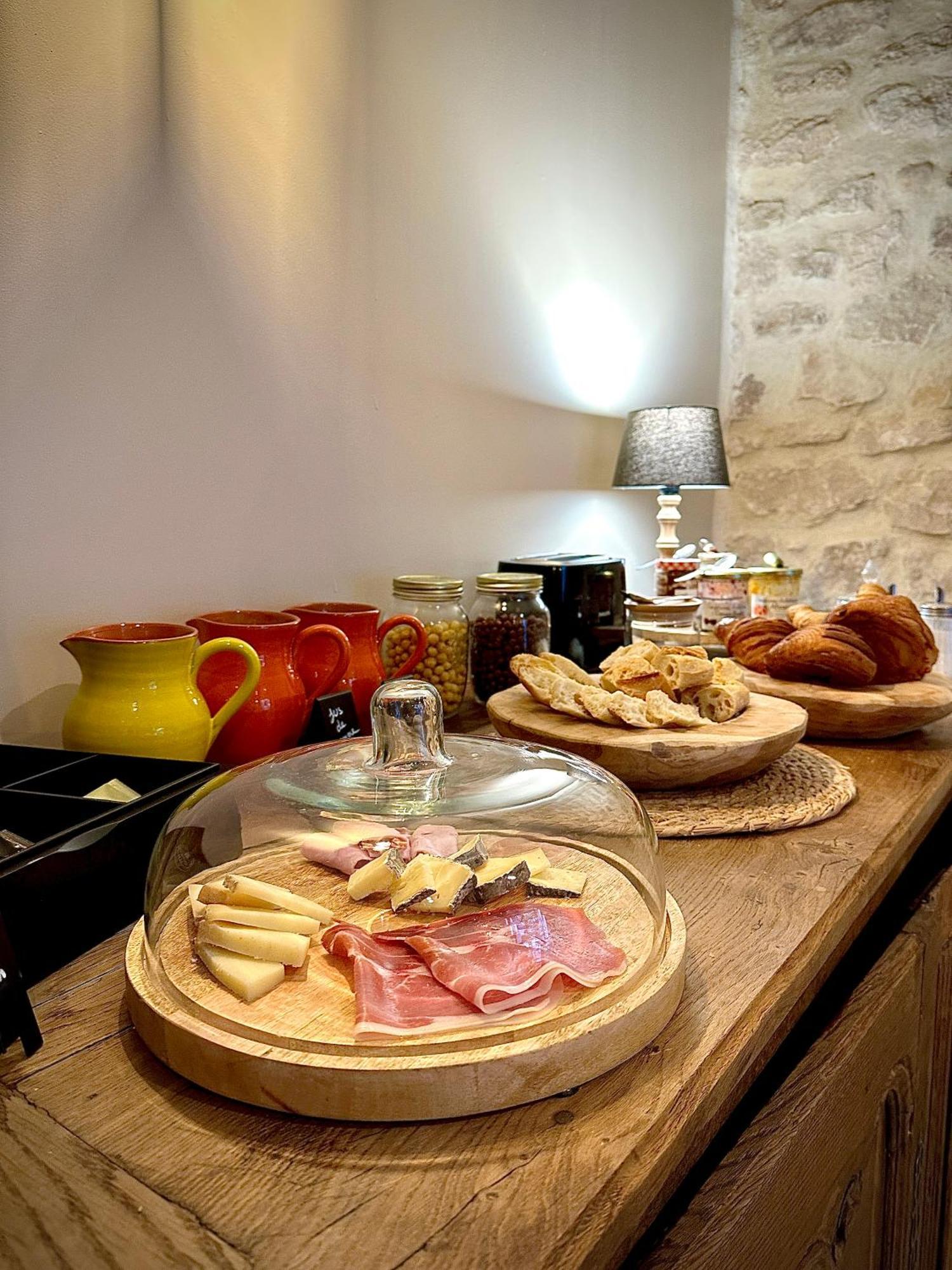 Maison Roucas - Restaurant Et Chambres D'Hotes Solérieux Zewnętrze zdjęcie