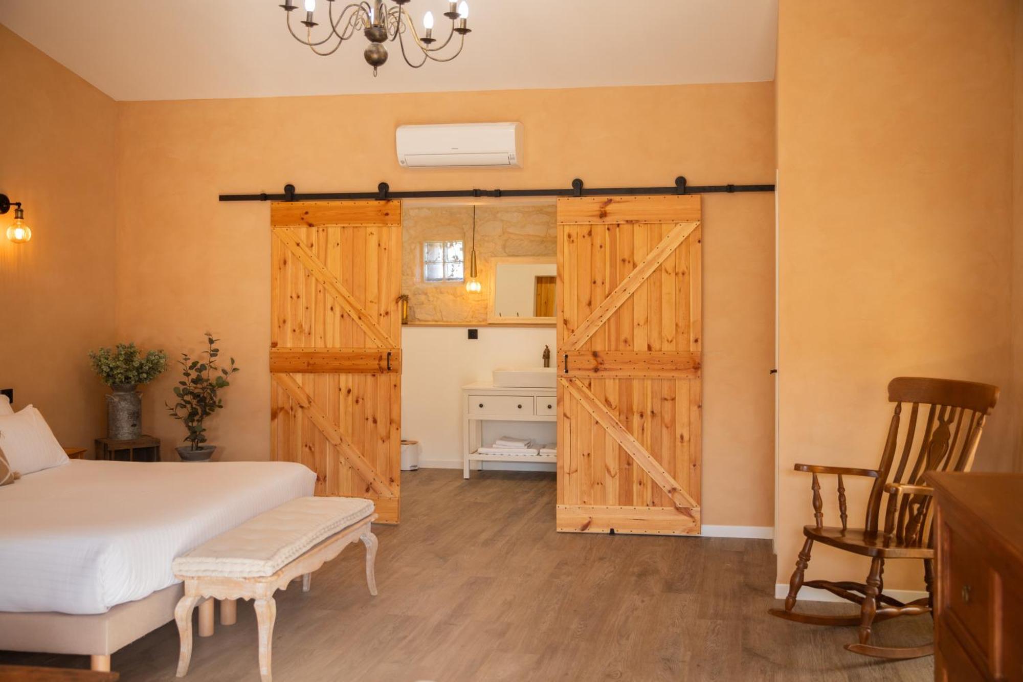 Maison Roucas - Restaurant Et Chambres D'Hotes Solérieux Zewnętrze zdjęcie